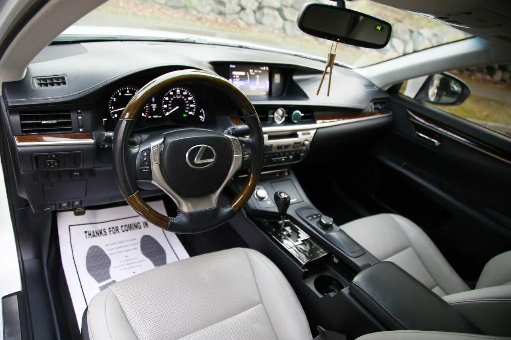 2015 Lexus ES 350 Image 18