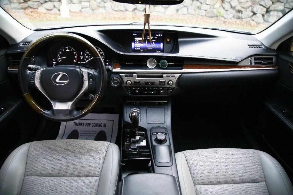 2015 Lexus ES 350 Image 19