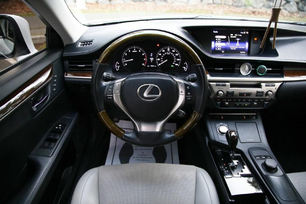 2015 Lexus ES 350 Image 20