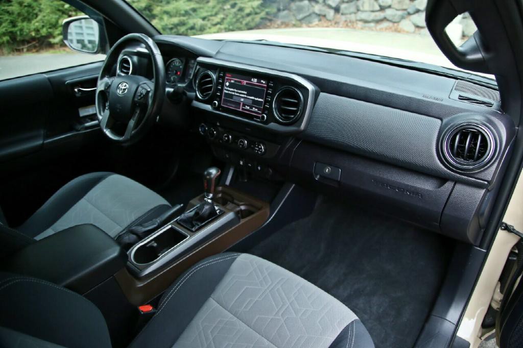 2020 Toyota Tacoma Image 17