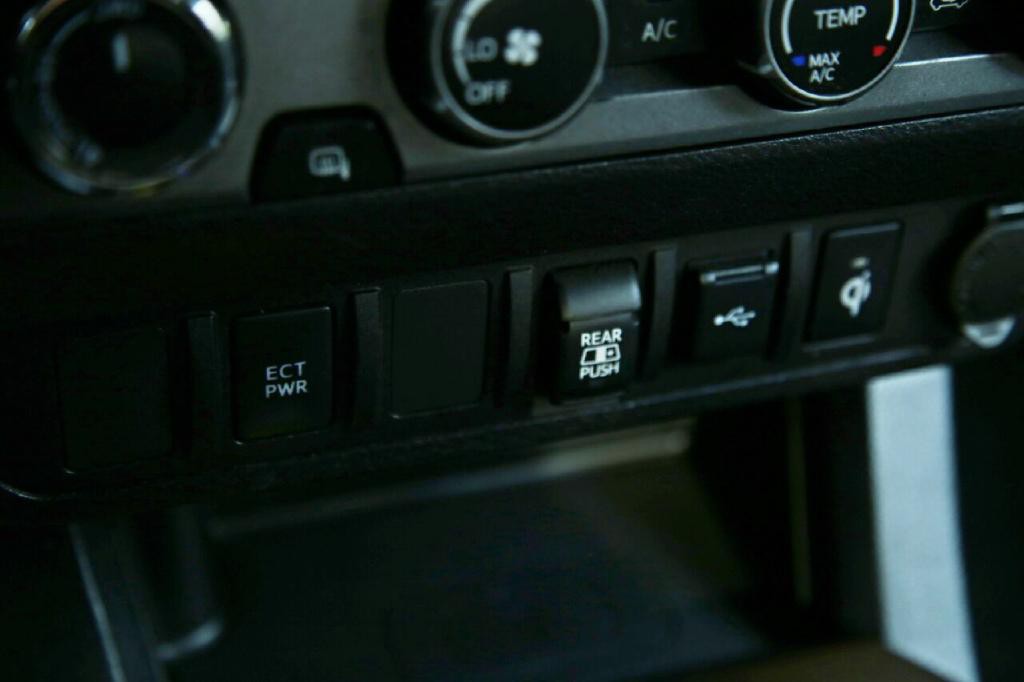 2020 Toyota Tacoma Image 21