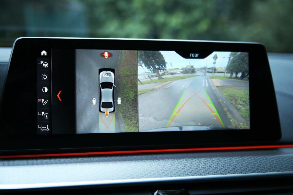 2018 BMW 5 Series Image 24