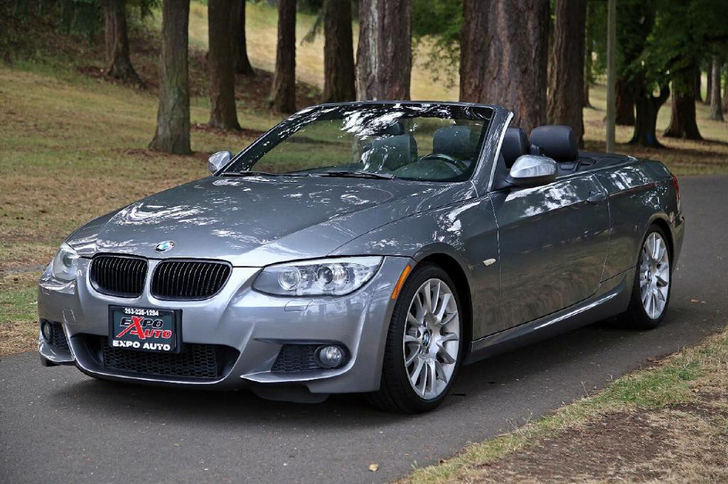 2013 BMW 3 Series Image 1
