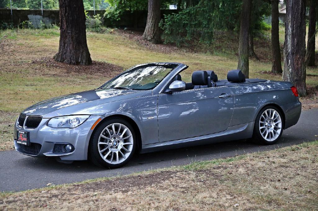 2013 BMW 3 Series Image 2