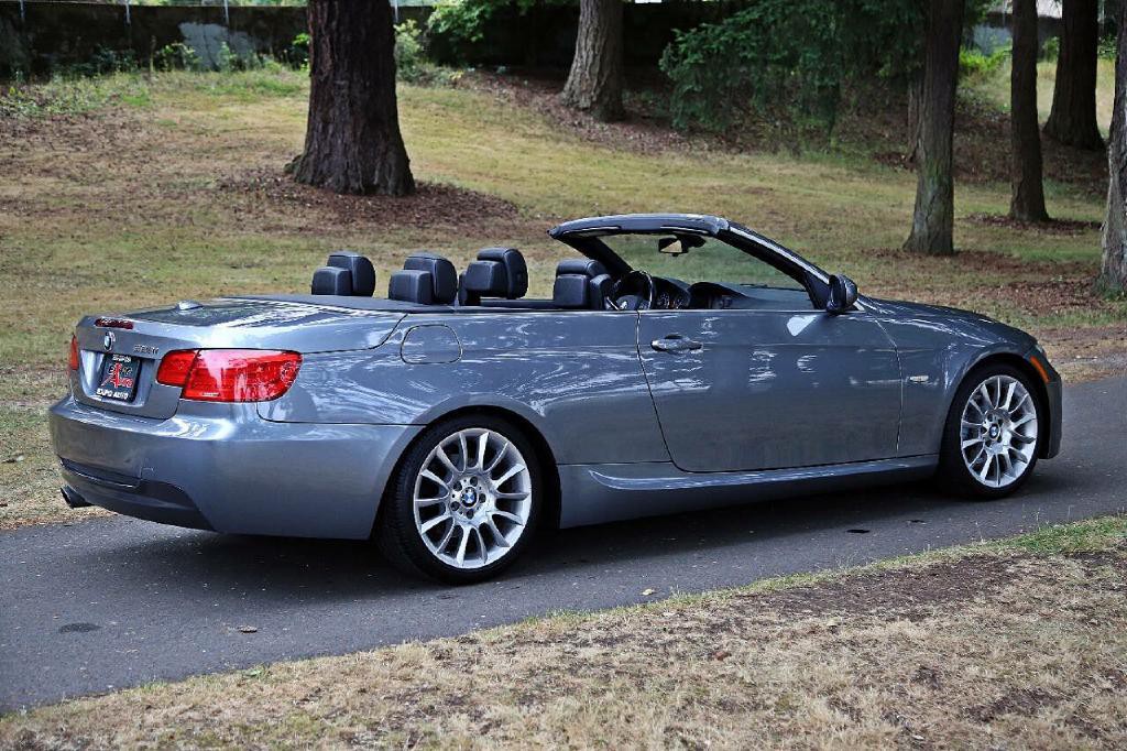 2013 BMW 3 Series Image 8
