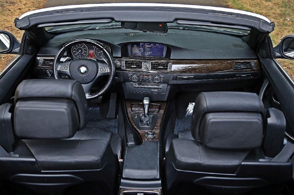 2013 BMW 3 Series Image 24