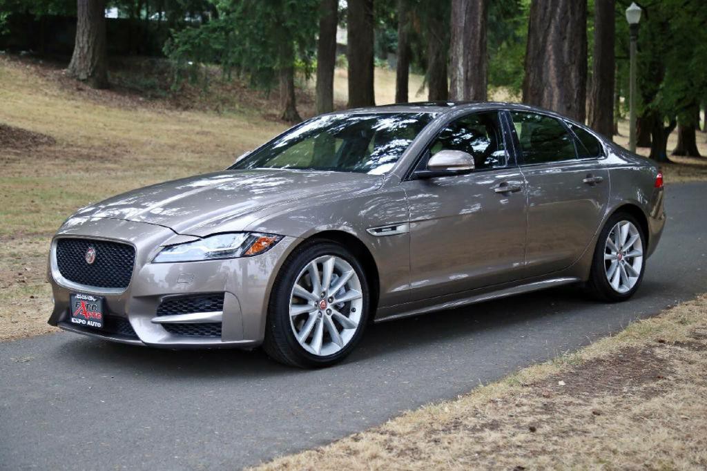 2017 Jaguar XF Image 2