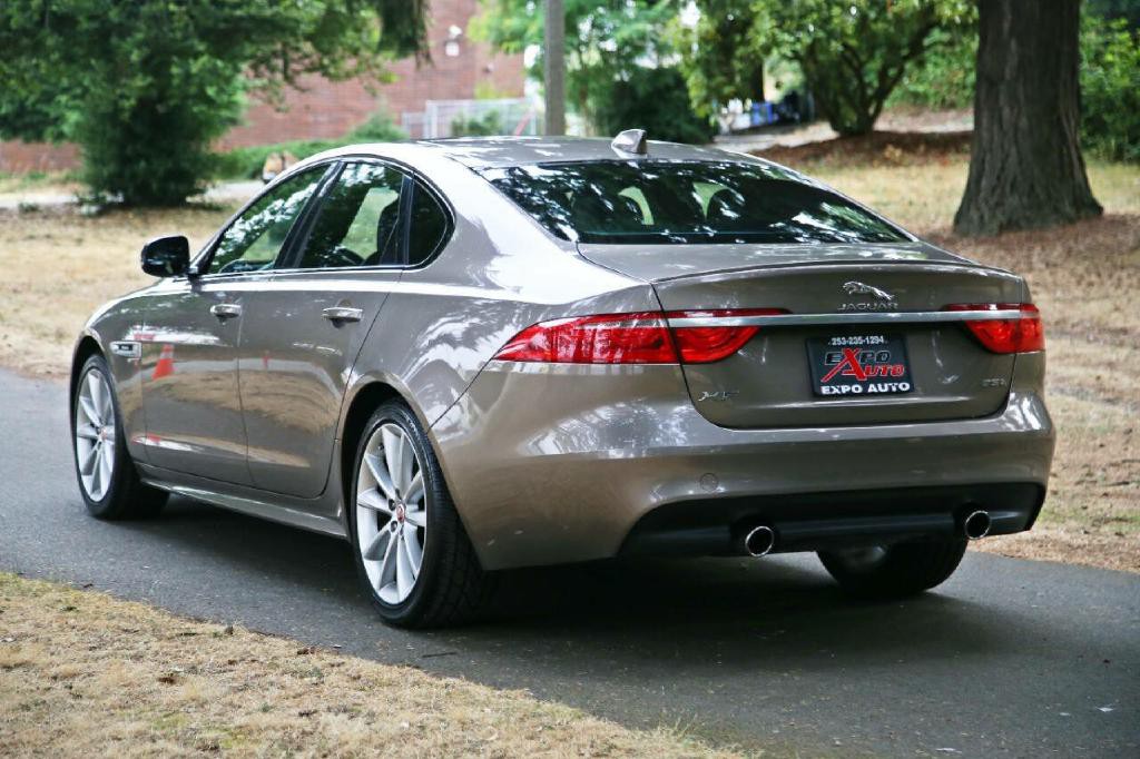 2017 Jaguar XF Image 6