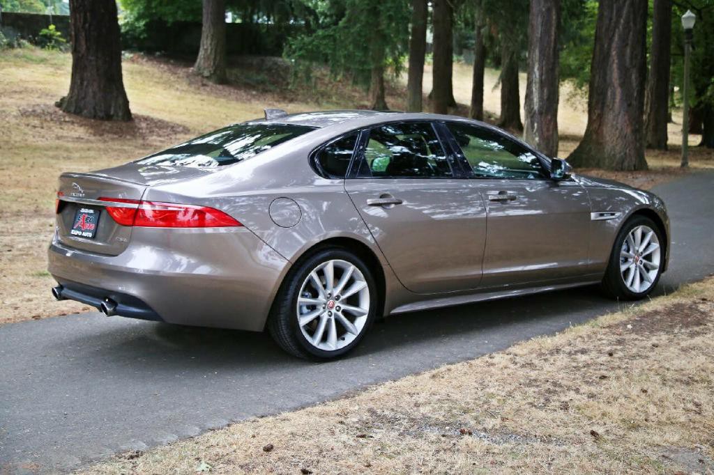 2017 Jaguar XF Image 10