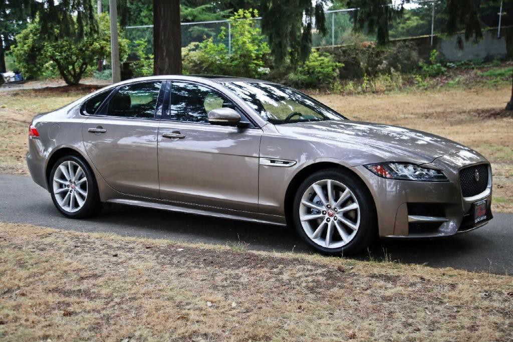 2017 Jaguar XF Image 12
