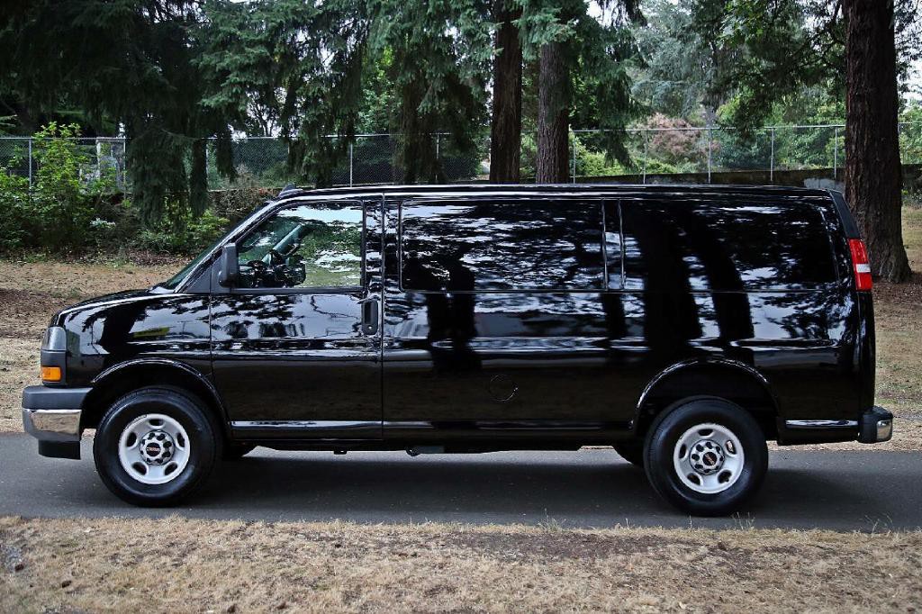 2021 GMC Savana Image 3