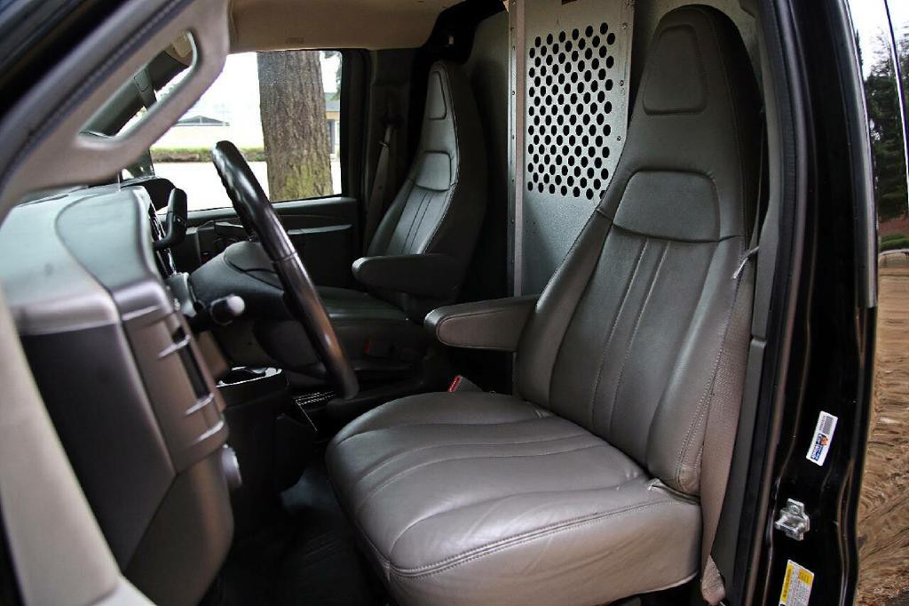 2021 GMC Savana Image 12