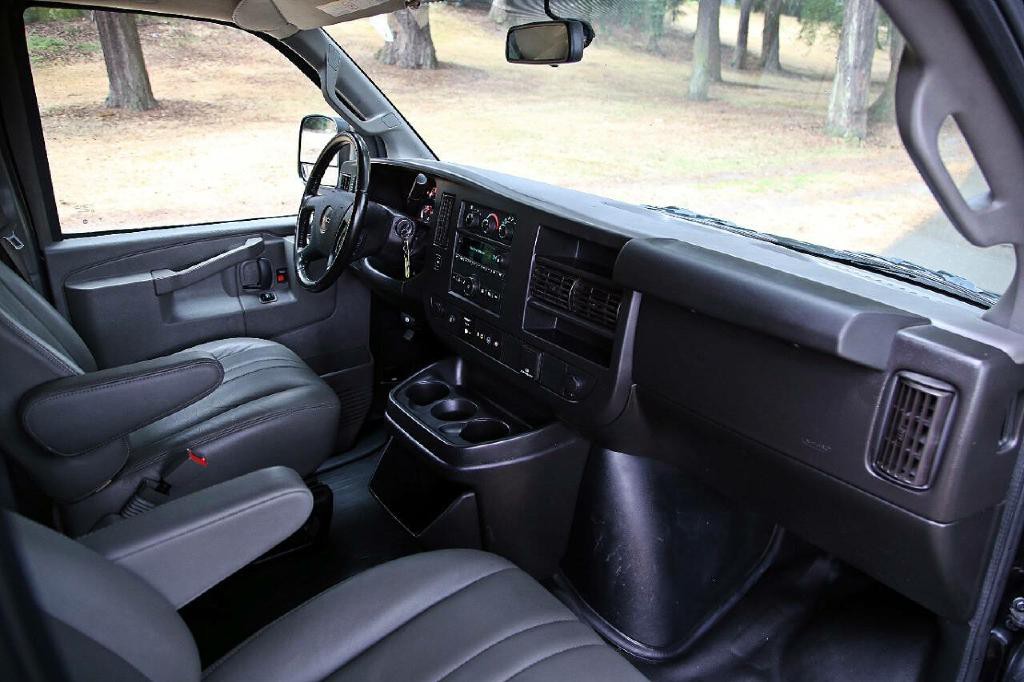 2021 GMC Savana Image 13