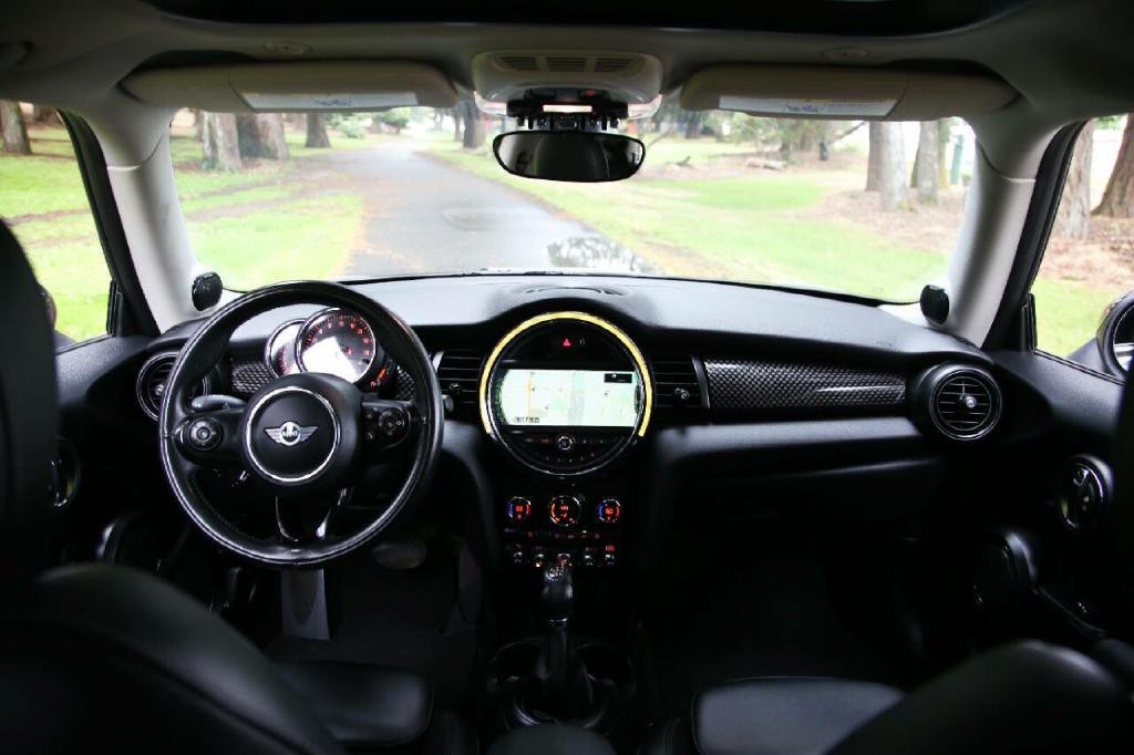 2018 MINI Cooper Image 16