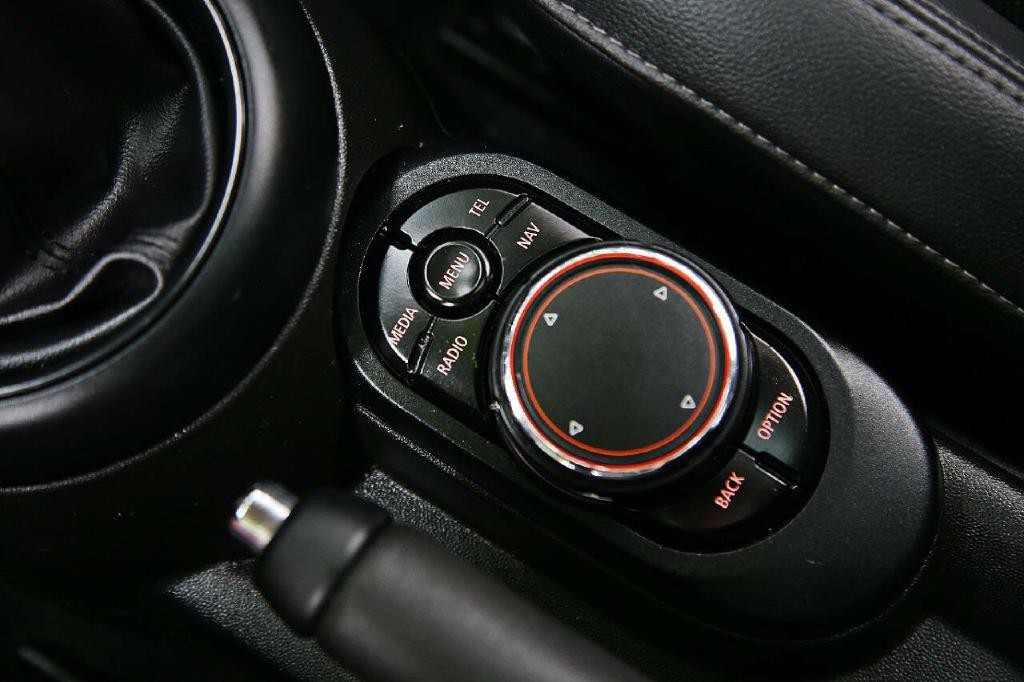 2018 MINI Cooper Image 19