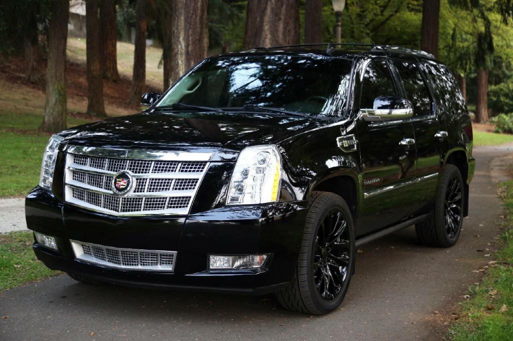2013 Cadillac Escalade Image 1