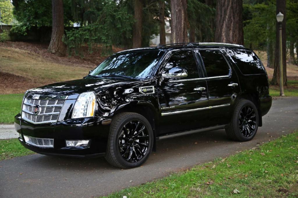 2013 Cadillac Escalade Image 2