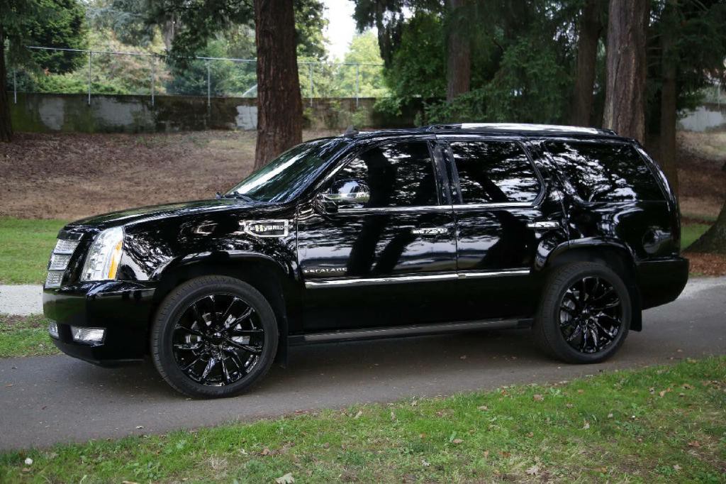 2013 Cadillac Escalade Image 3