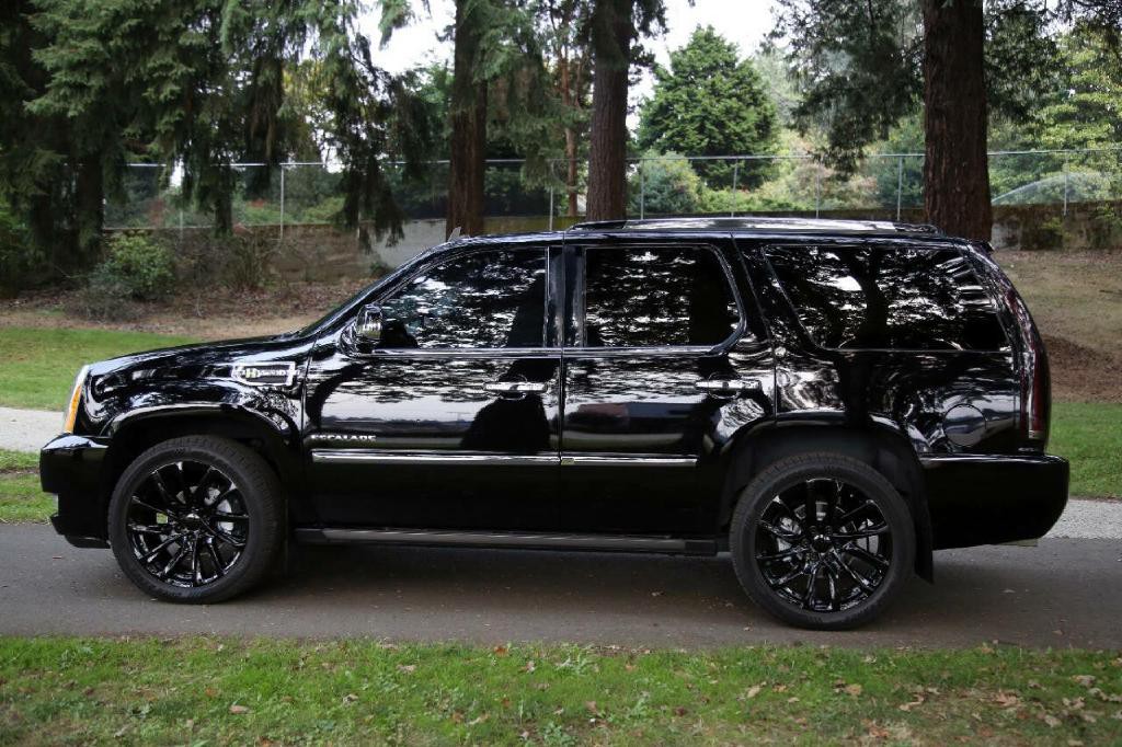 2013 Cadillac Escalade Image 4