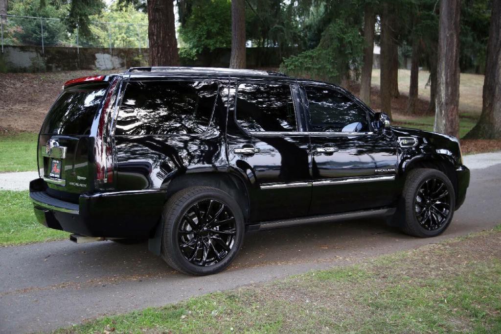 2013 Cadillac Escalade Image 10