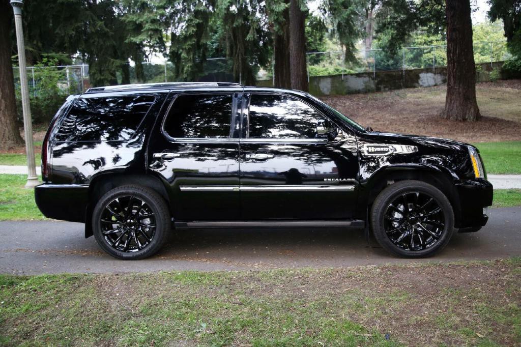 2013 Cadillac Escalade Image 11