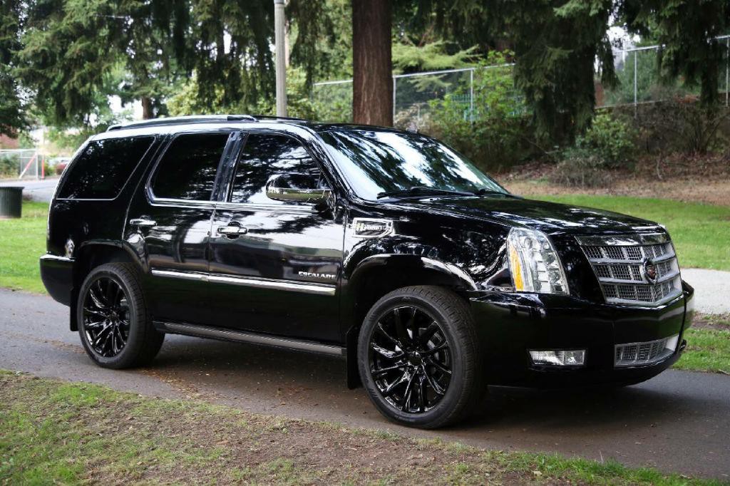 2013 Cadillac Escalade Image 12
