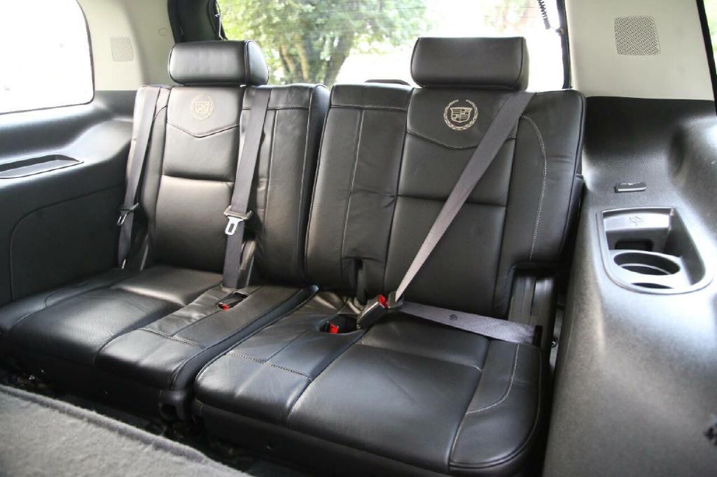 2013 Cadillac Escalade Image 16