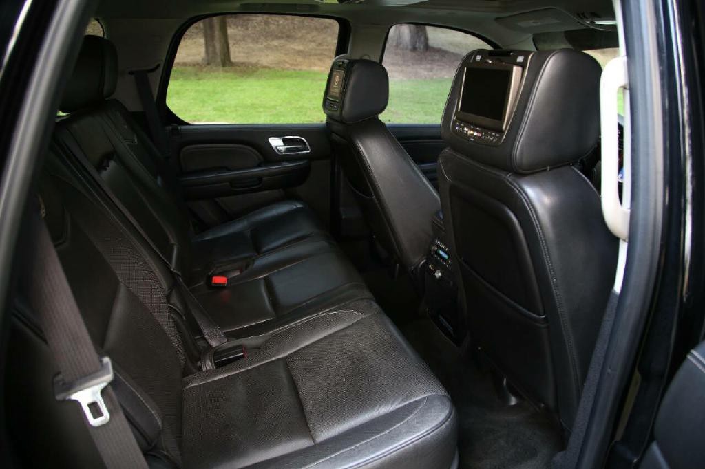 2013 Cadillac Escalade Image 17