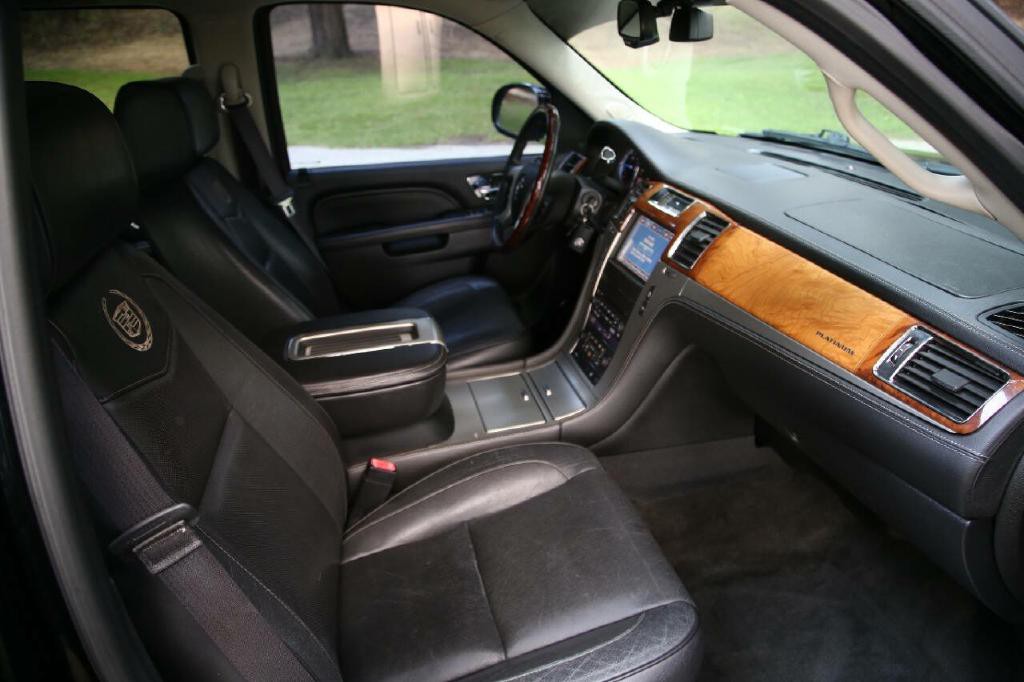 2013 Cadillac Escalade Image 18