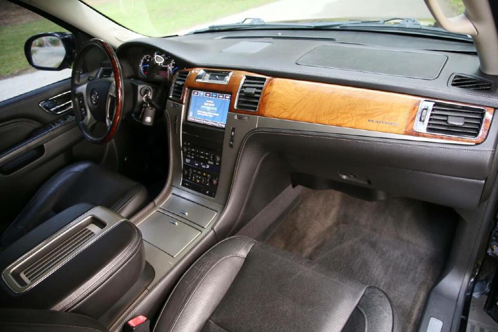 2013 Cadillac Escalade Image 19