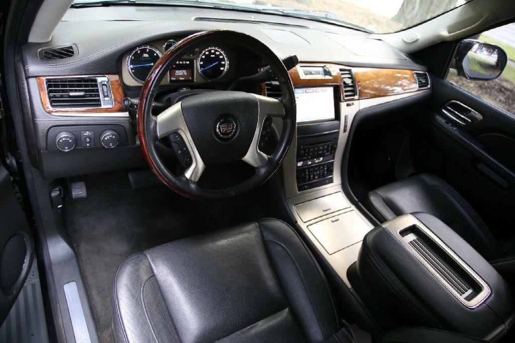 2013 Cadillac Escalade Image 20