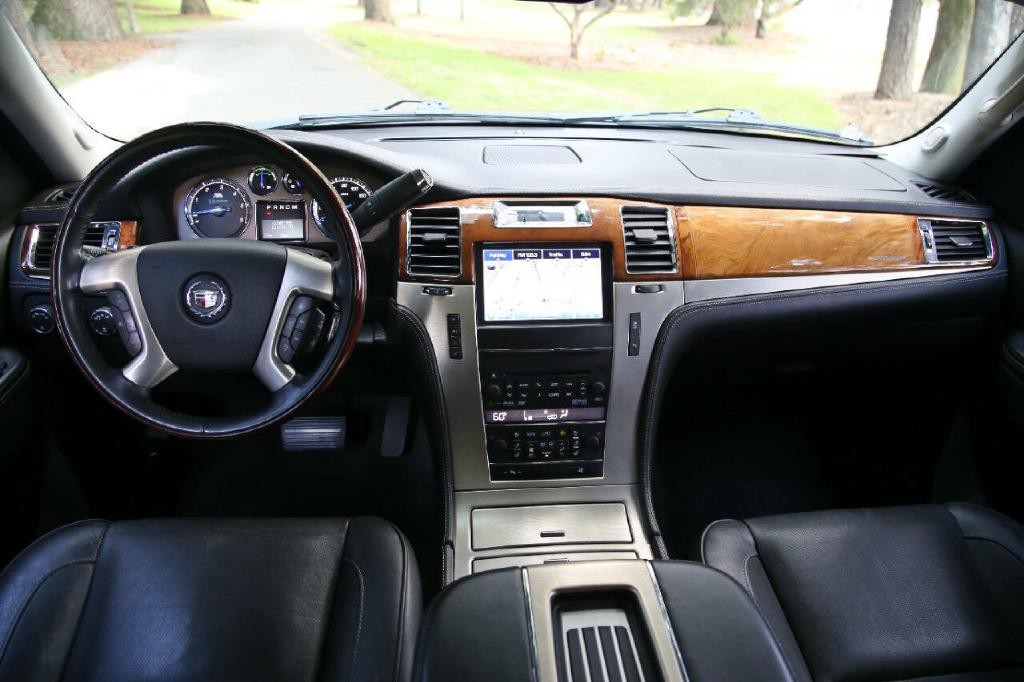 2013 Cadillac Escalade Image 21