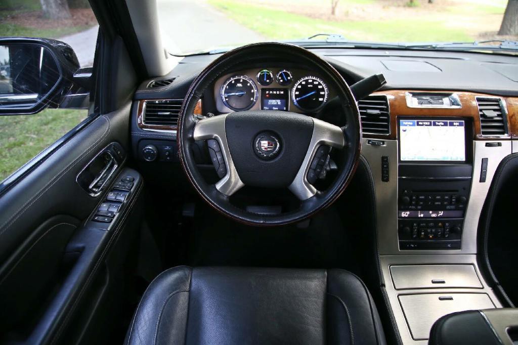 2013 Cadillac Escalade Image 22