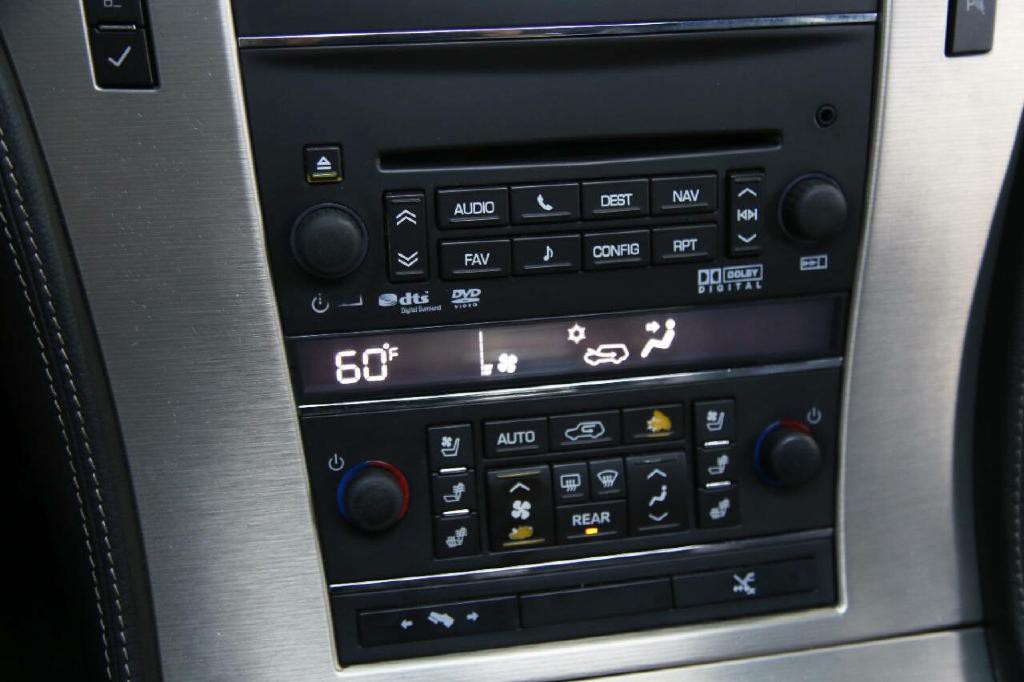 2013 Cadillac Escalade Image 24