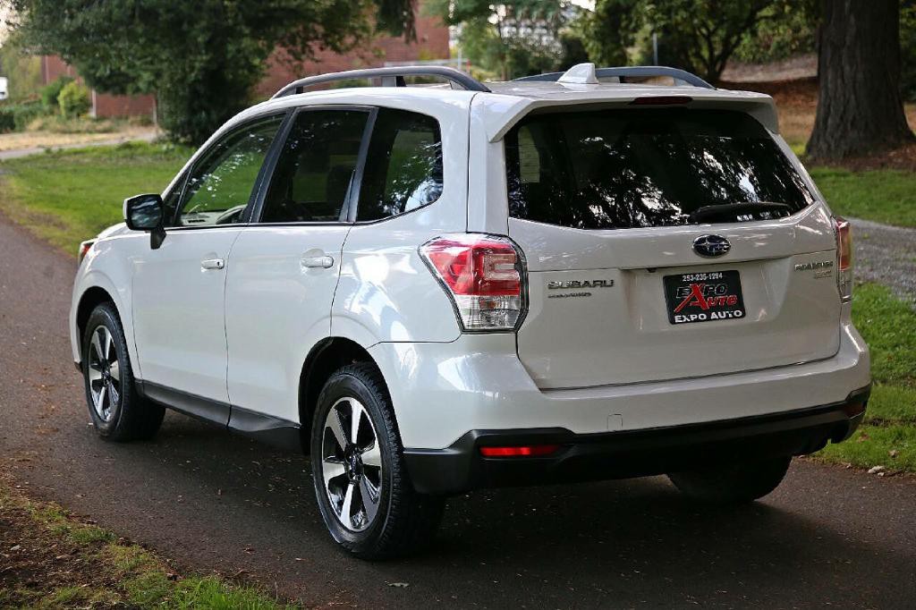 2017 Subaru Forester Image 5