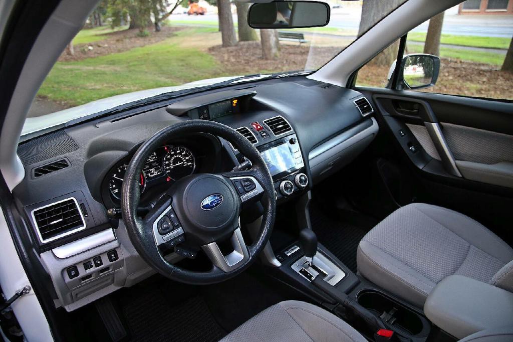 2017 Subaru Forester Image 13