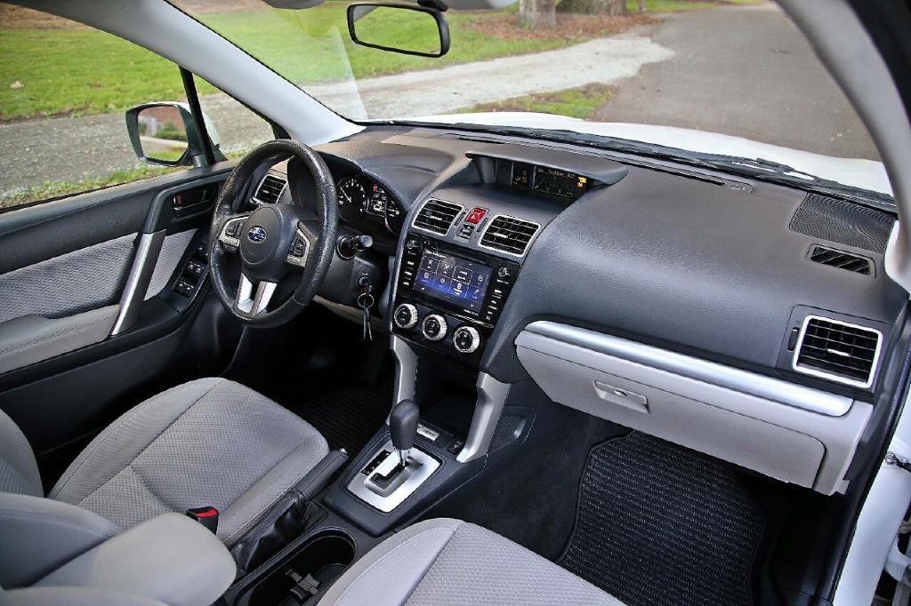 2017 Subaru Forester Image 19