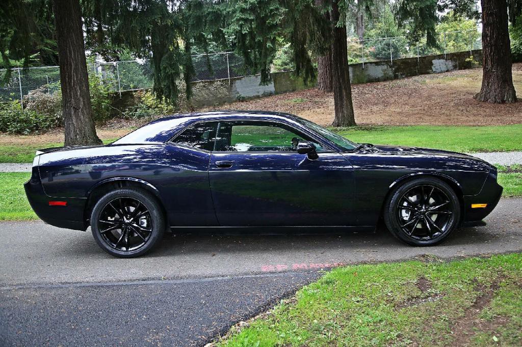 2012 Dodge Challenger Image 9