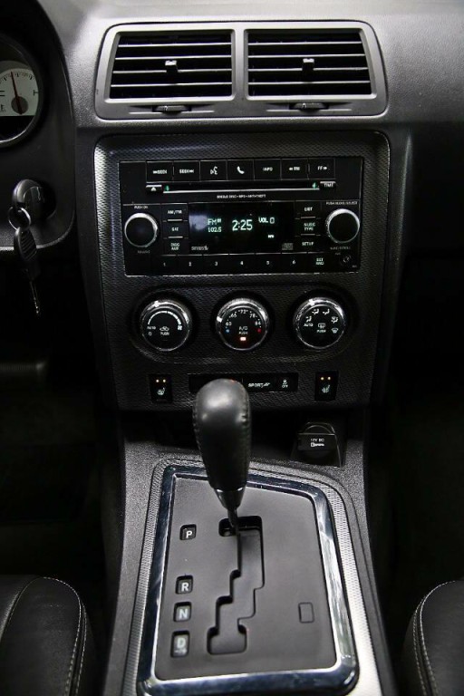 2012 Dodge Challenger Image 21