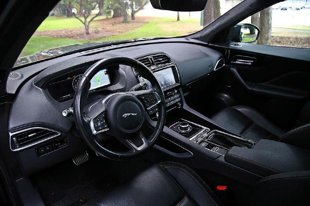 2019 Jaguar F-PACE Image 13
