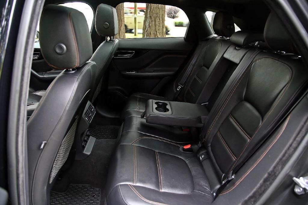 2019 Jaguar F-PACE Image 15