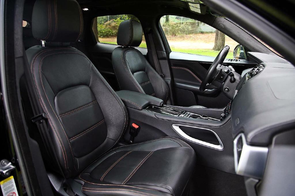 2019 Jaguar F-PACE Image 17