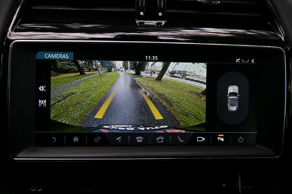 2019 Jaguar F-PACE Image 23