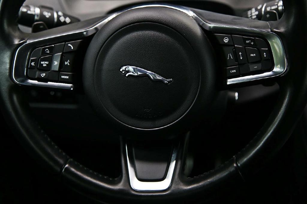 2019 Jaguar F-PACE Image 24