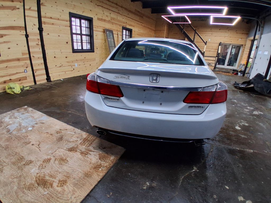 2015 Honda Accord Image 18