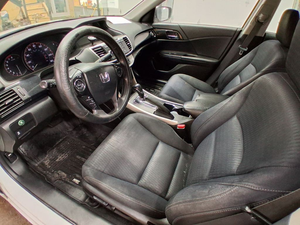 2015 Honda Accord Image 24