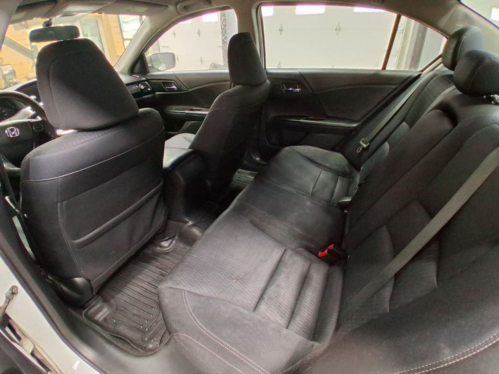 2015 Honda Accord Image 25