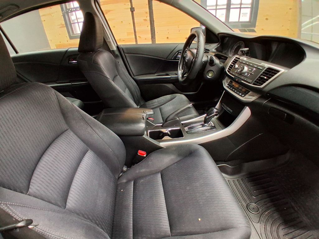 2015 Honda Accord Image 32
