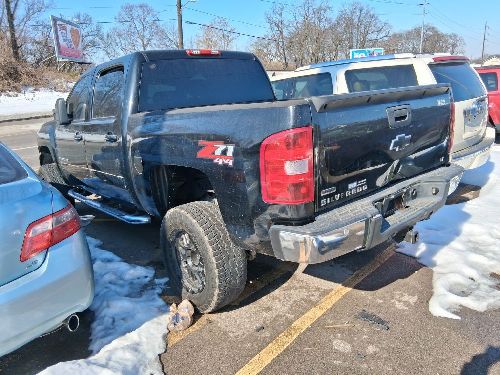 2011 Chevrolet Silverado 1500 Image 2