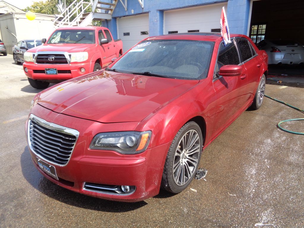 2012 Chrysler 300 Image 2